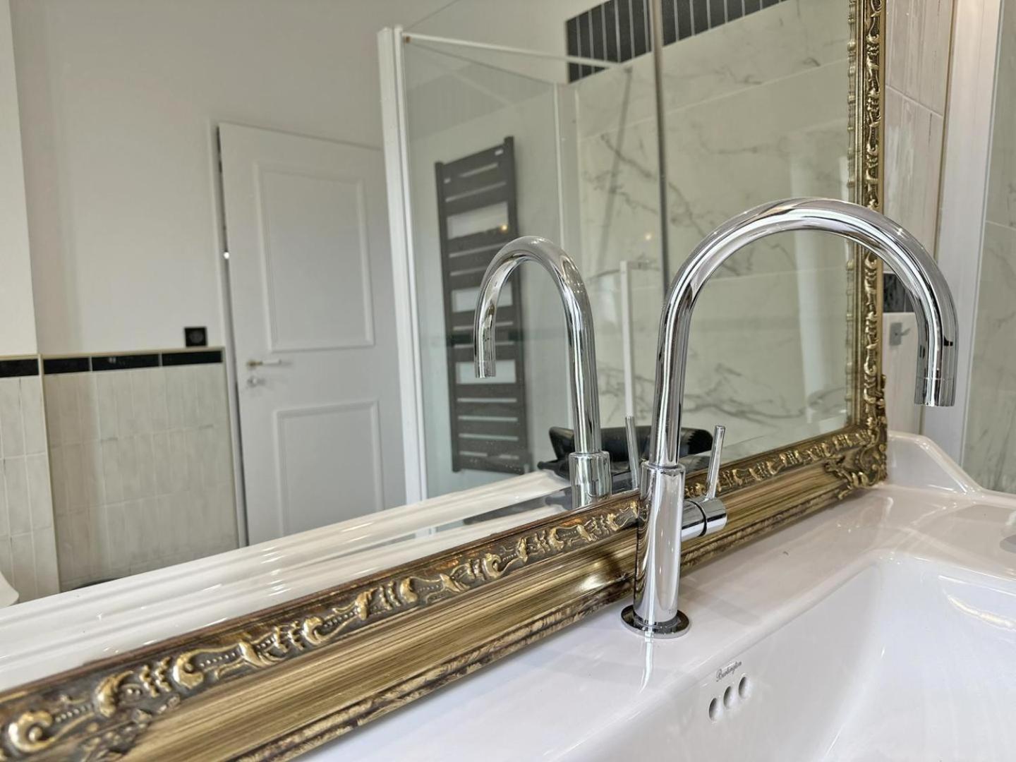 Le Manoir Des Perrieres Bed & Breakfast Rochechouart Ngoại thất bức ảnh