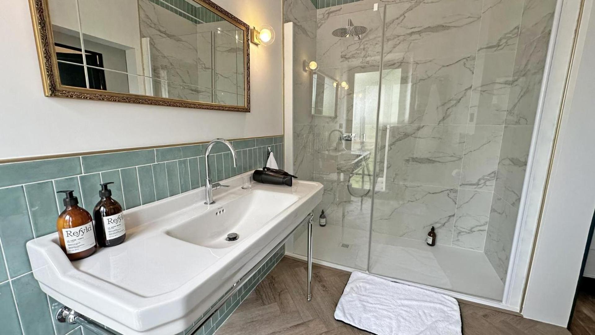 Le Manoir Des Perrieres Bed & Breakfast Rochechouart Ngoại thất bức ảnh