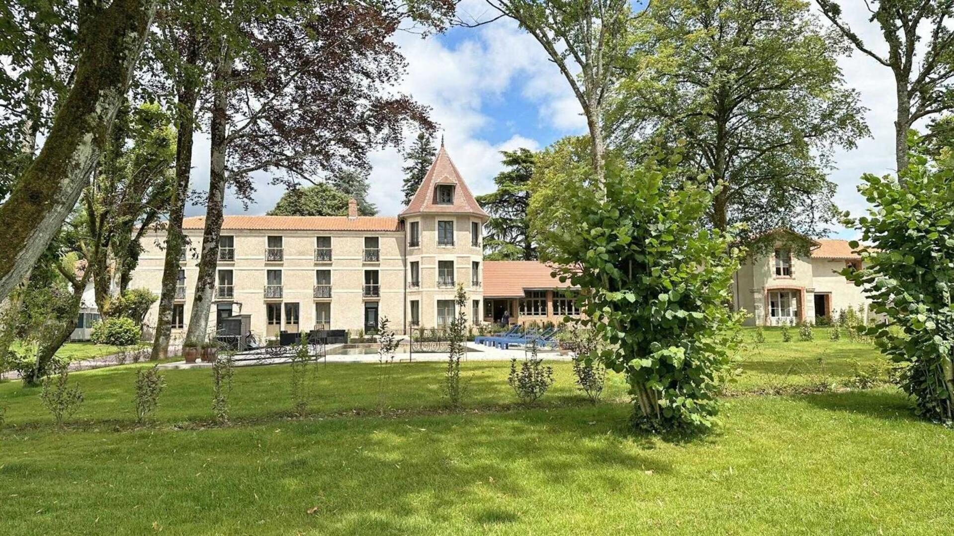 Le Manoir Des Perrieres Bed & Breakfast Rochechouart Ngoại thất bức ảnh